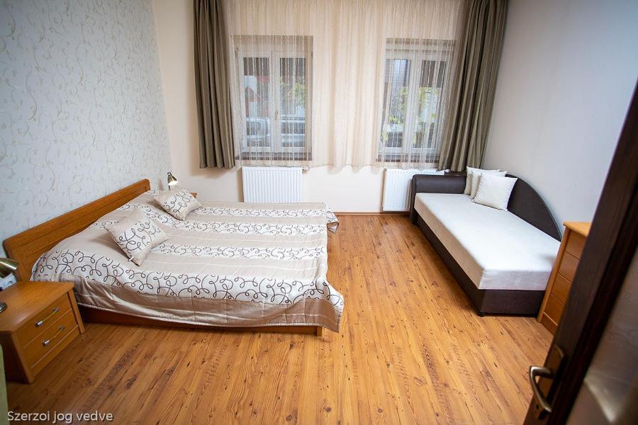 Balázs Szálló Gyula Exterior foto